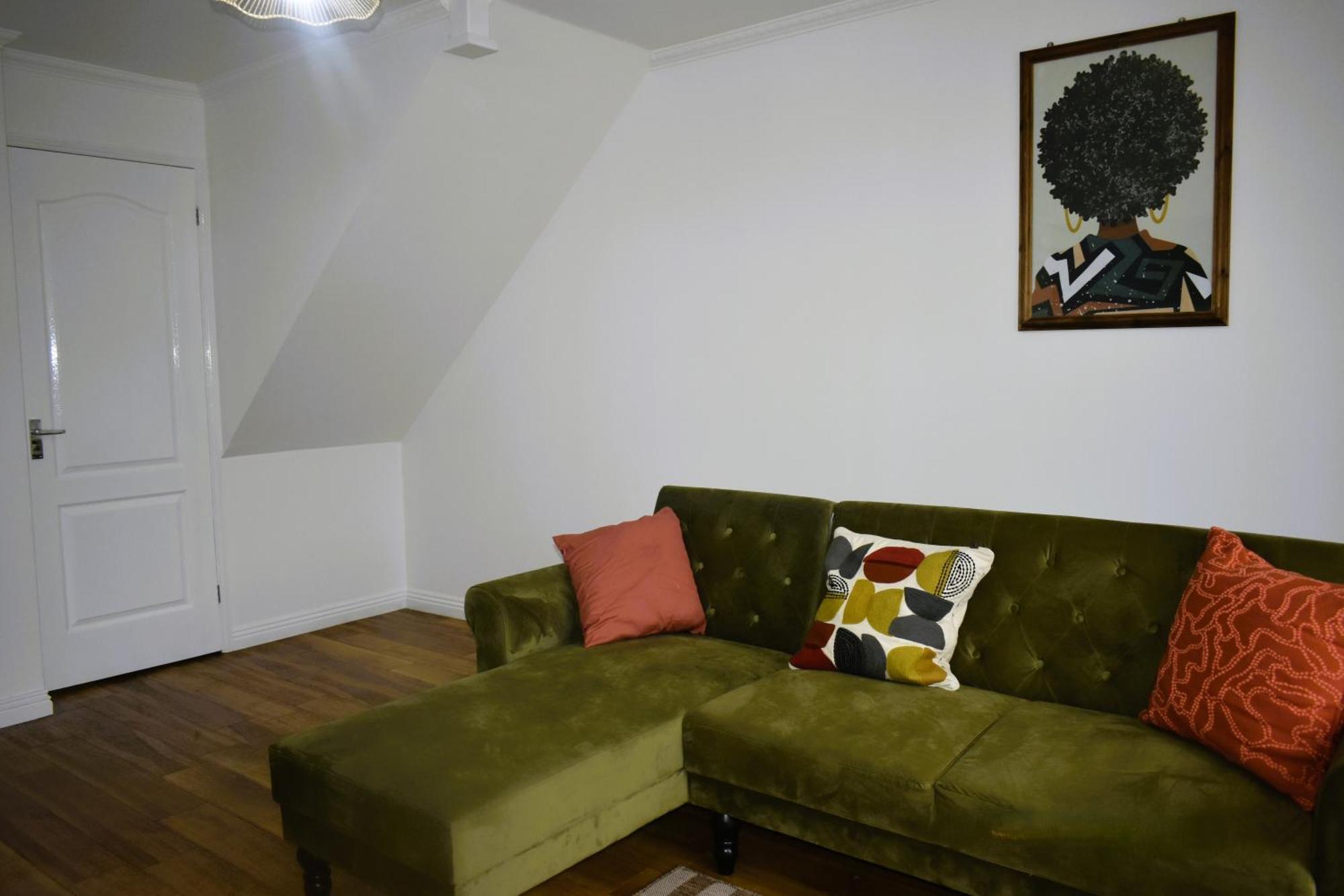 Luxury 2 Bed House With 3 Beds,3 Free Parking Lot In Dartford Near Town Centre, Adjacent Bus Stop, Train Station, Bluewater Mall, 25Mins To London City Airport,20 Miles From Central London מראה חיצוני תמונה